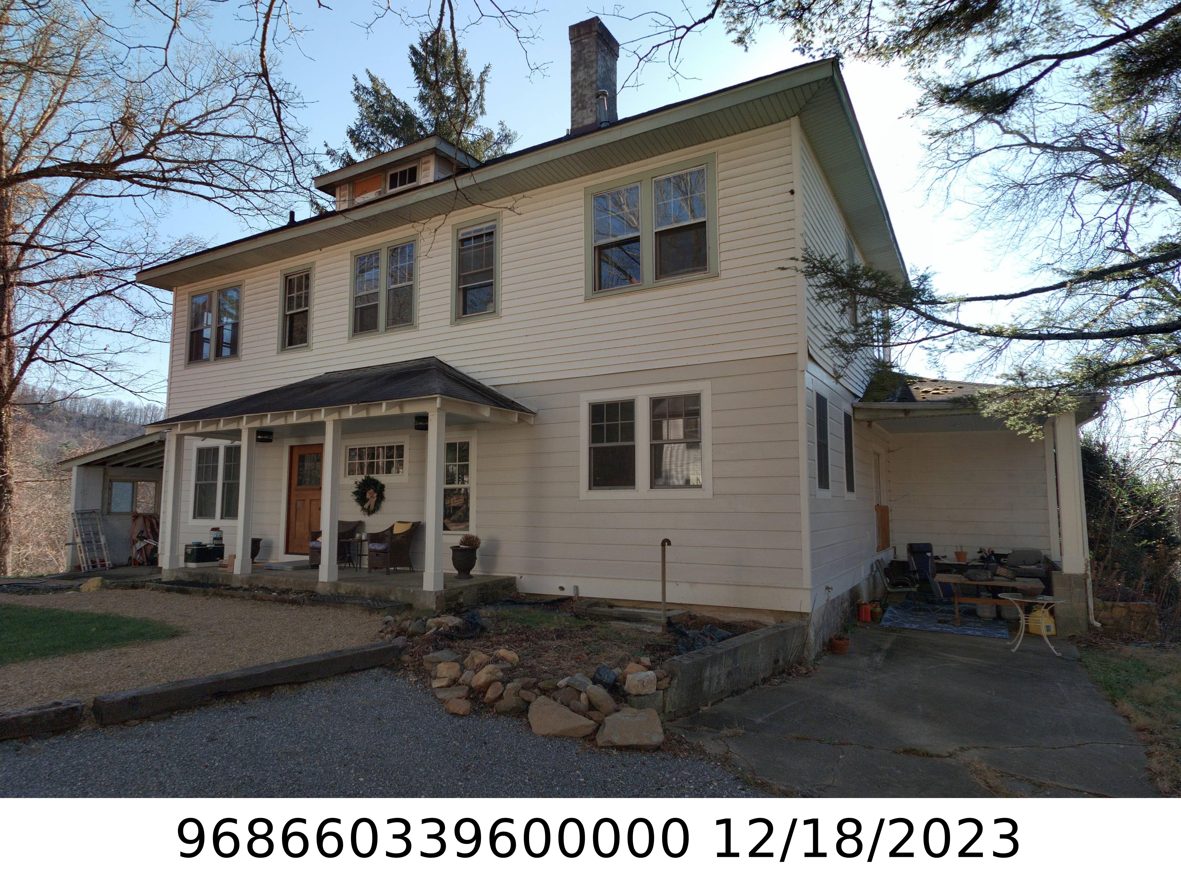 A picture of the property located at 20 LEDBETTER CIR, FAIRVIEW NC 28730.
