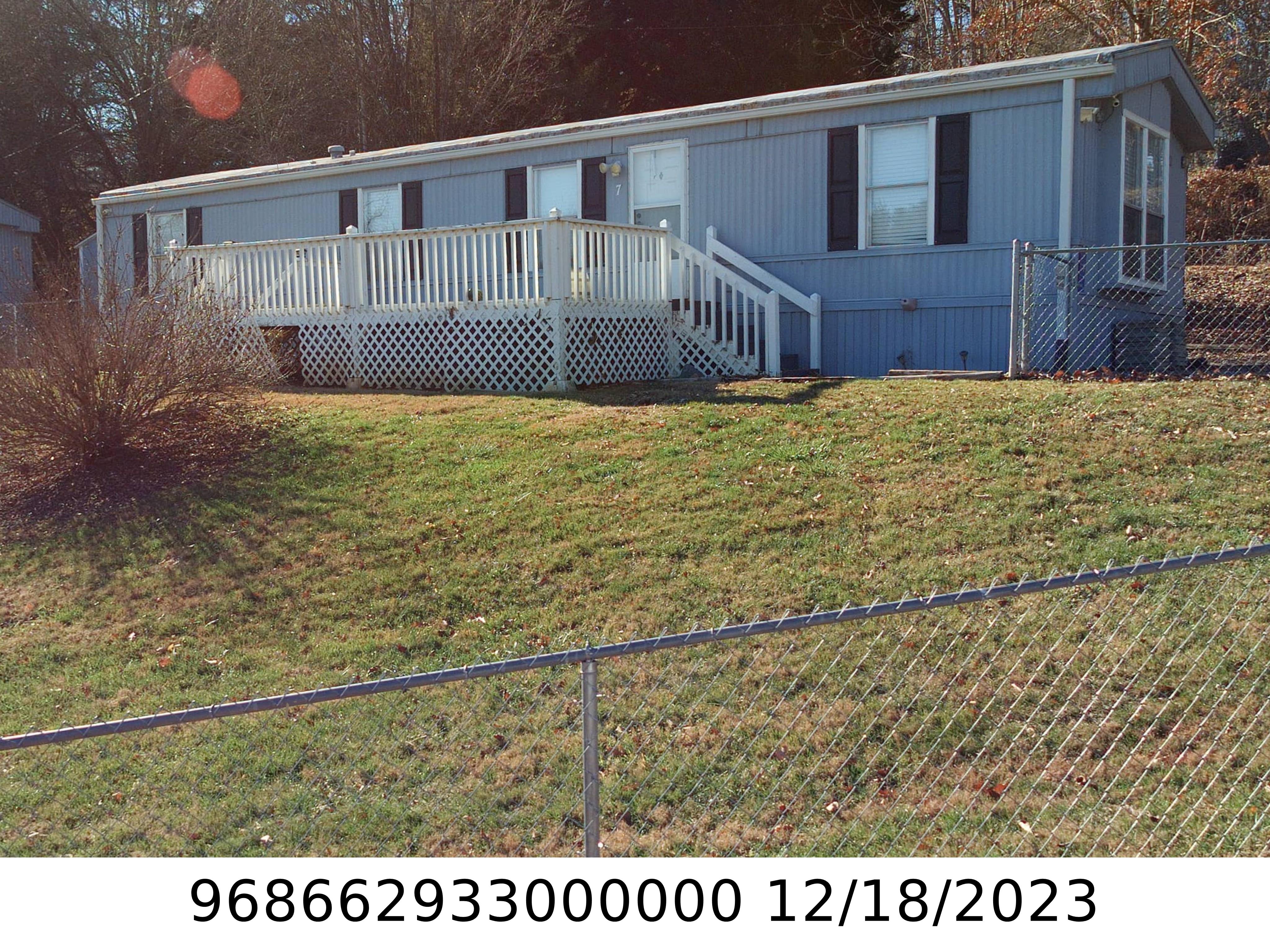 A picture of the property located at 7 THELMA LN, FAIRVIEW NC 28730.