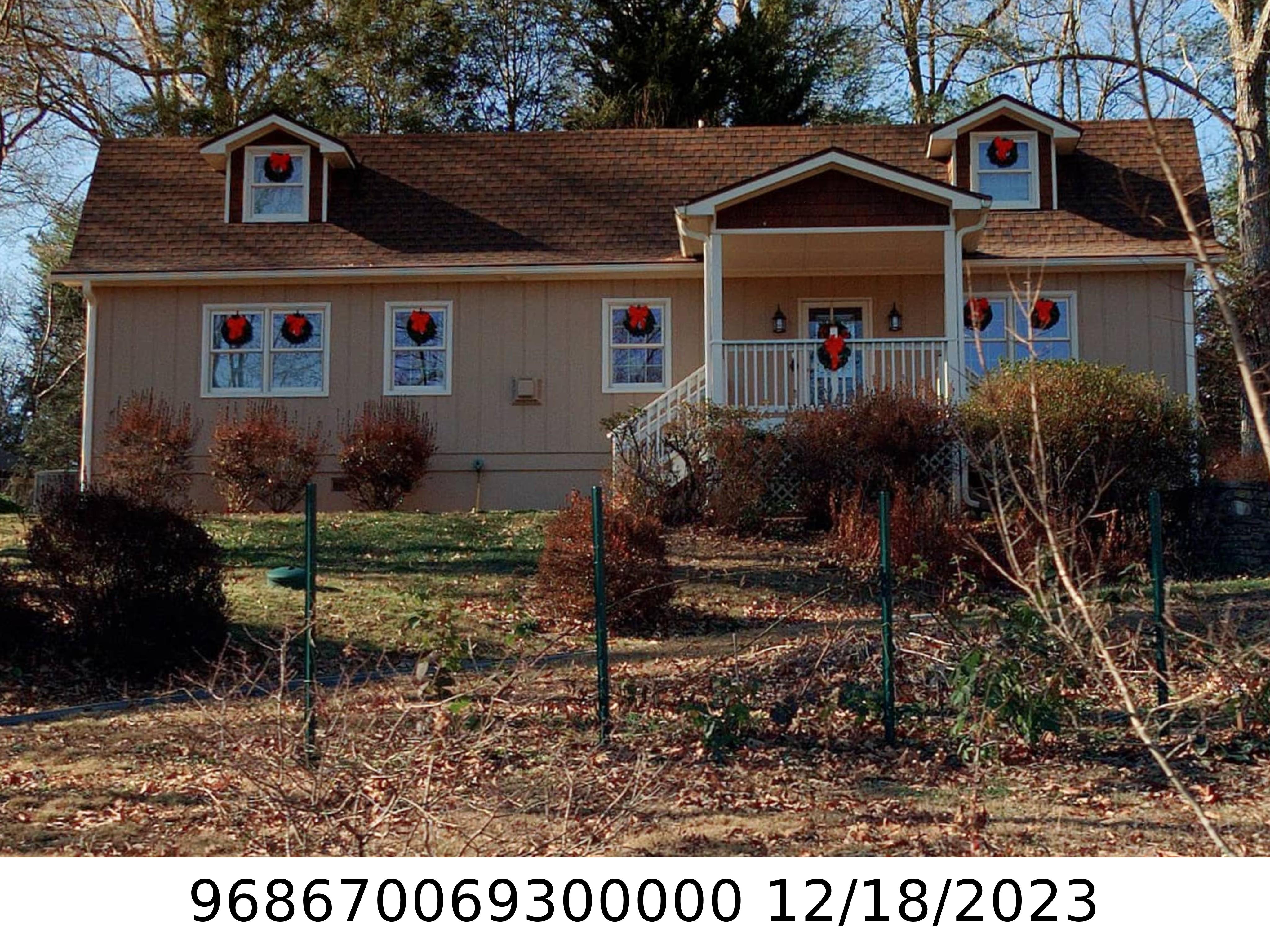 A picture of the property located at 14 MORROW DR, FAIRVIEW NC 28730.