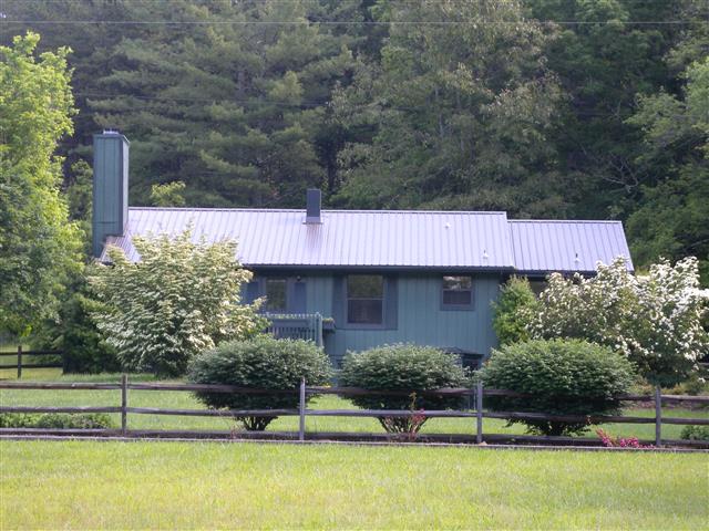A picture of the property located at 6 WINTERSUN LN, FAIRVIEW NC 28730.