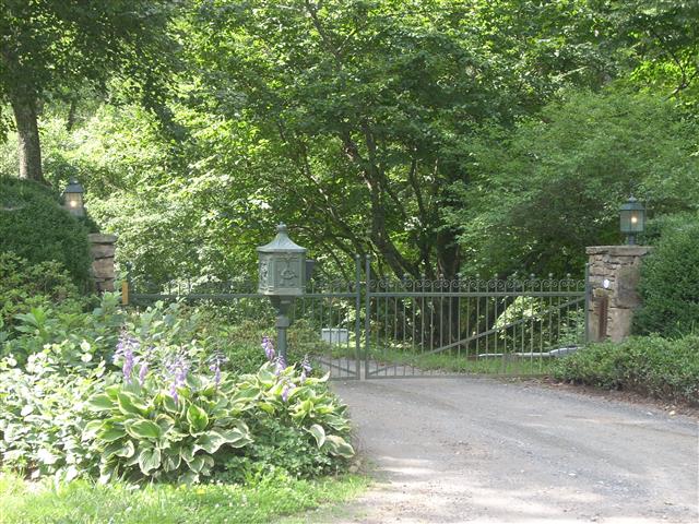 A picture of the property located at 95 WINTERSUN LN, FAIRVIEW NC 28730.