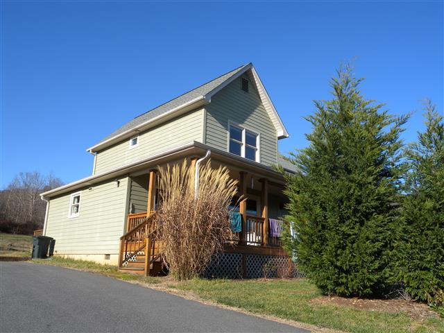 A picture of the property located at 31 OLD FARM LN, FAIRVIEW NC 28730.