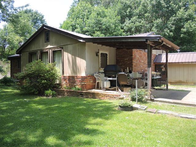 A picture of the property located at 32 WOODCREST DR, FAIRVIEW NC 28730.