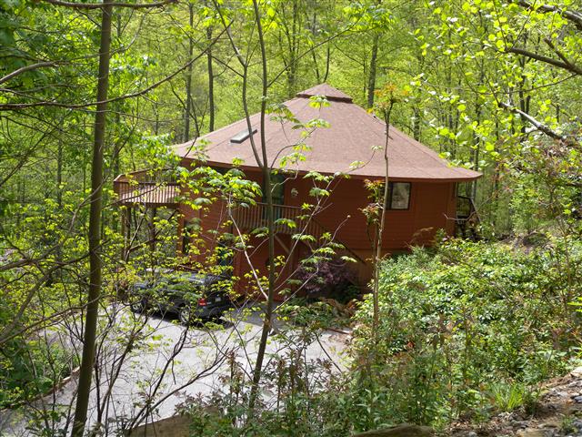A picture of the property located at 21 RED OAK FOREST LN, FAIRVIEW NC 28730.