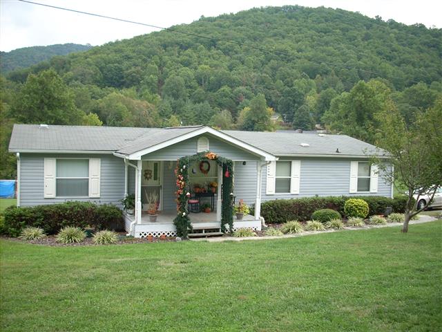 A picture of the property located at 15 DELLA REE LN, SWANNANOA NC 28778.