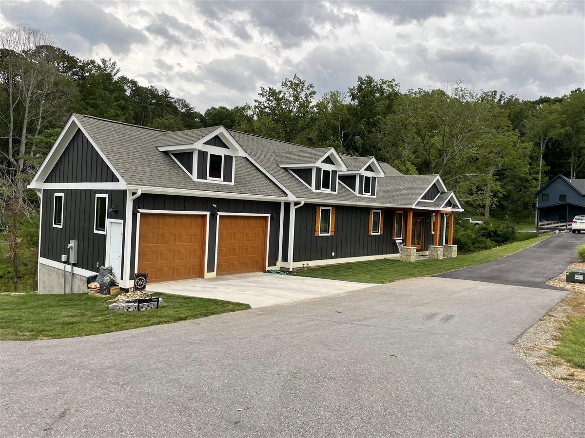 A picture of the property located at 15 VEDDER WAY, SWANNANOA NC 28778.