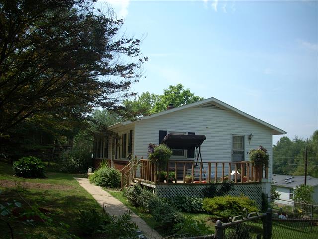 A picture of the property located at 9 BUSHWALD LN, SWANNANOA NC 28778.