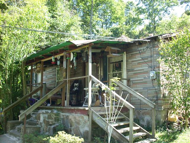 A picture of the property located at 106 BROWN HART DR, SWANNANOA NC 28778.
