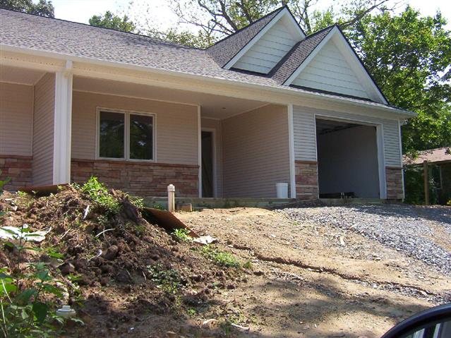 A picture of the property located at 39 HONEYCOMB CIR, SWANNANOA NC 28778.