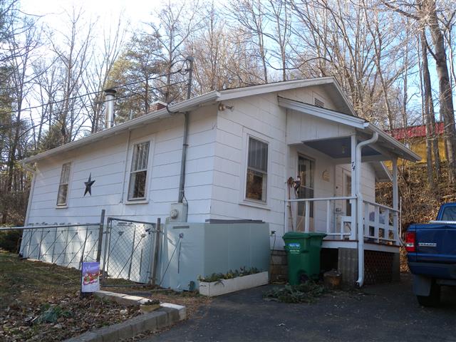 A picture of the property located at 74 RIDDLE RD, SWANNANOA NC 28778.