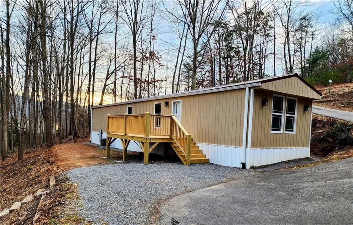 A picture of the property located at 134 RED RD, SWANNANOA NC 28778.