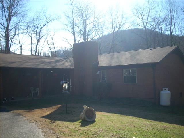 A picture of the property located at 47 WENDOVER LN, SWANNANOA NC 28778.
