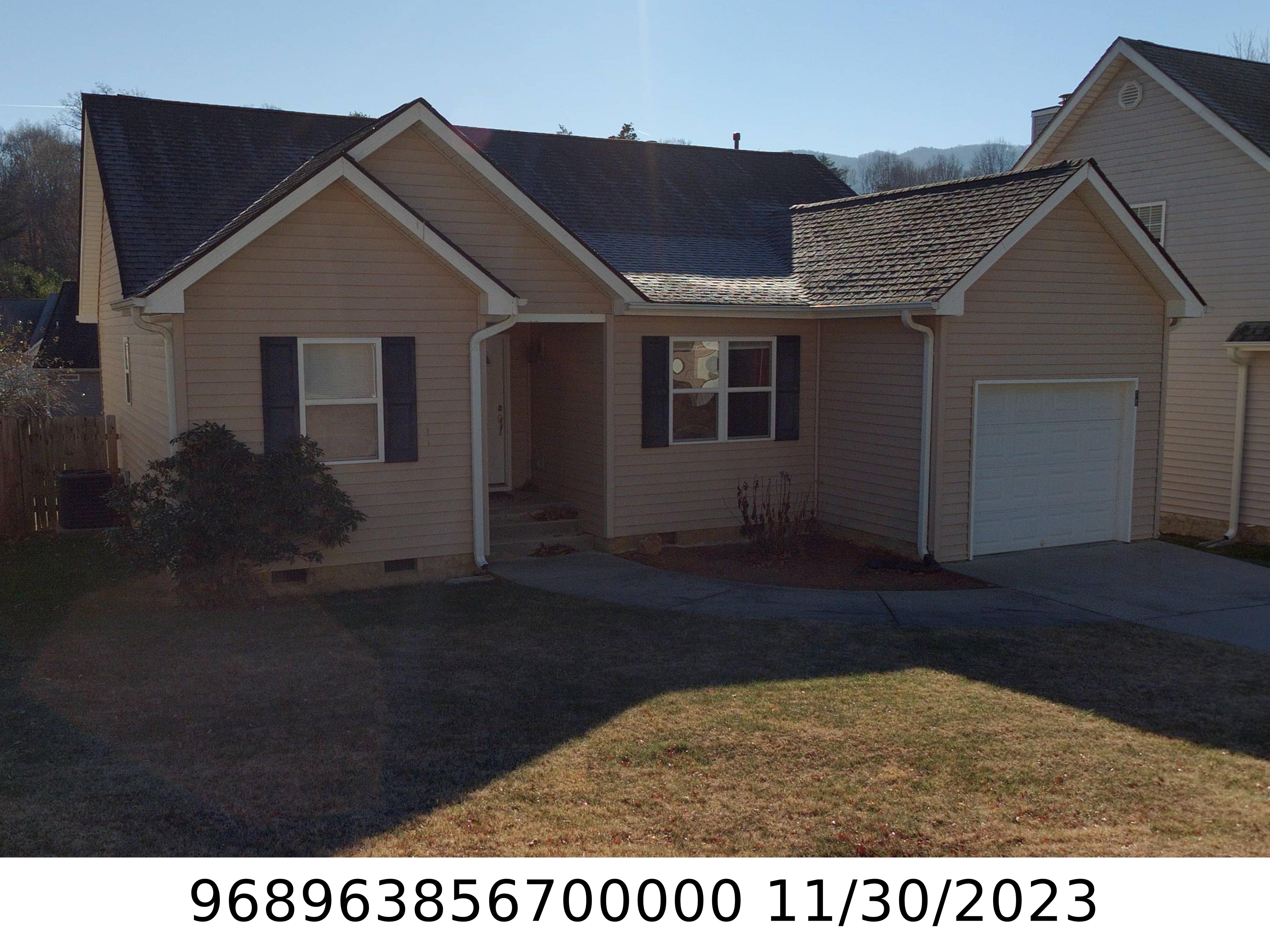 A picture of the property located at 31 WOODCREEK CIR, SWANNANOA NC 28778.