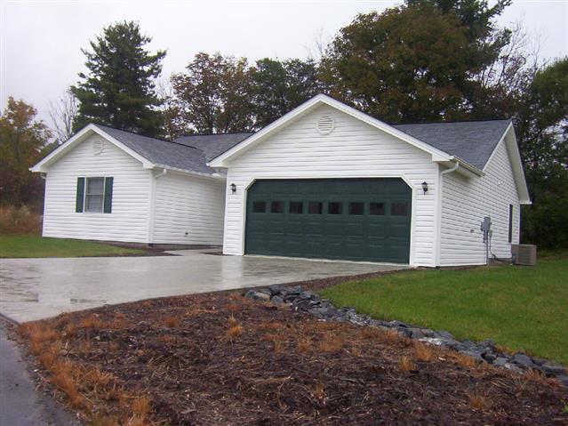 A picture of the property located at 14 BEE MEADOWS CIR, SWANNANOA NC 28778.