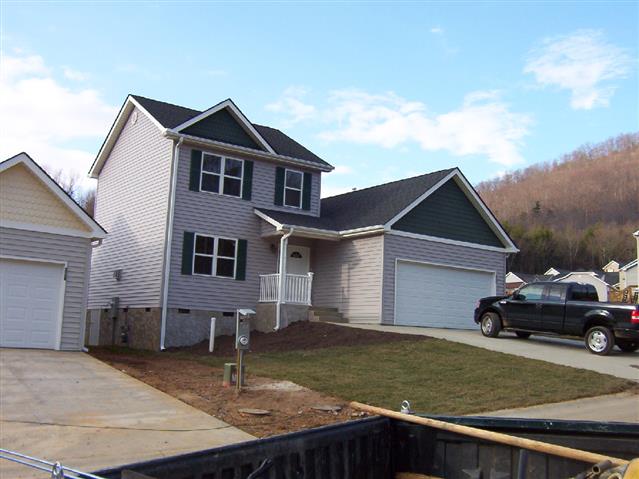 A picture of the property located at 105 WOODCREEK CIR, SWANNANOA NC 28778.