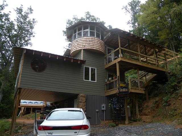 A picture of the property located at 125 WATCH KNOB LN, SWANNANOA NC 28778.