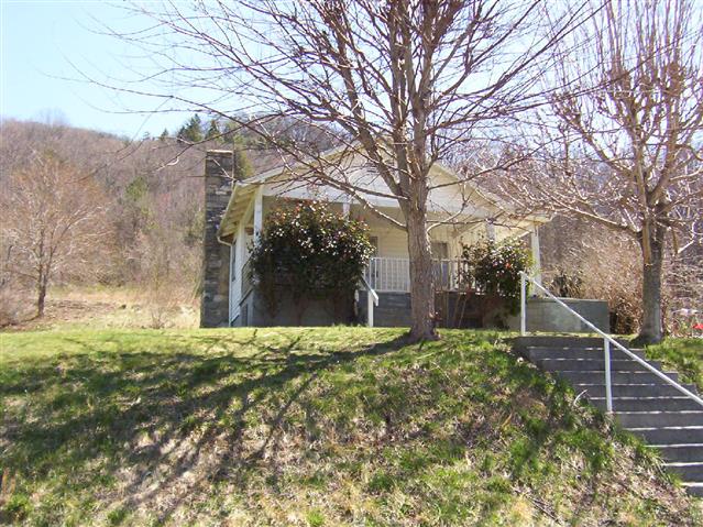 A picture of the property located at 1100 BRUSH CREEK CIR, FAIRVIEW NC 28730.