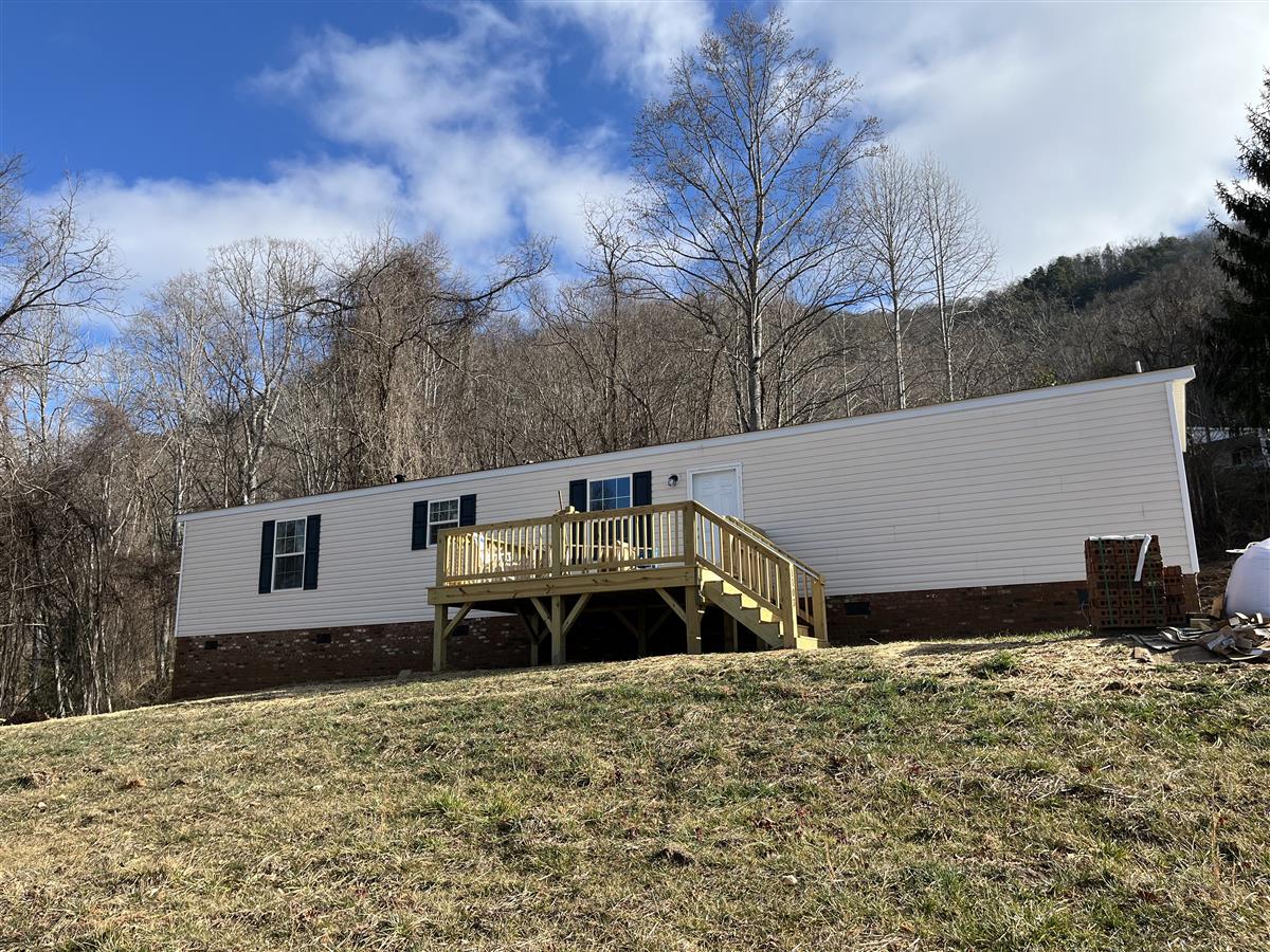 A picture of the property located at 1103 BRUSH CREEK CIR, FAIRVIEW NC 28730.