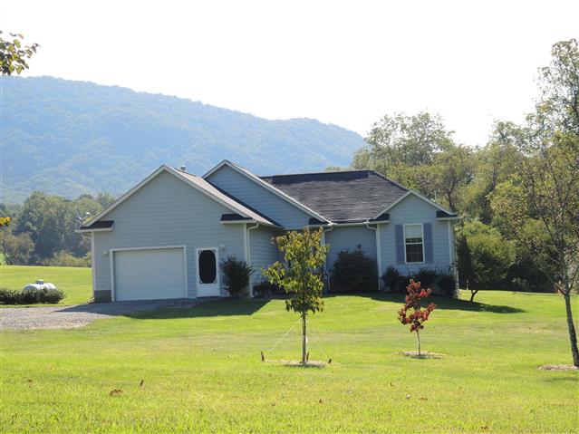 A picture of the property located at 21 BEL AIRE FARM LN, FAIRVIEW NC 28730.