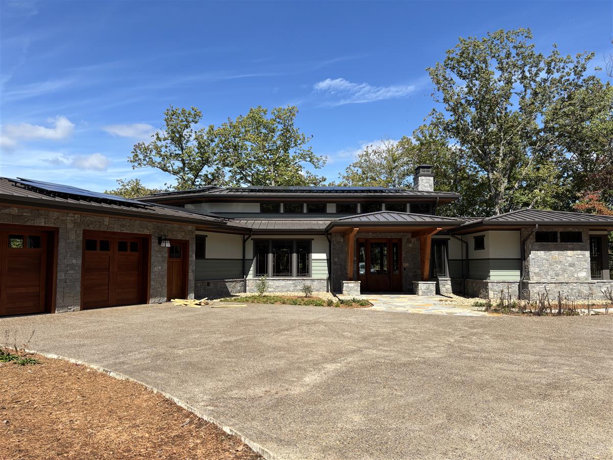 A picture of the property located at 190 NANCY ASHWORTH LN, FAIRVIEW NC 28730.