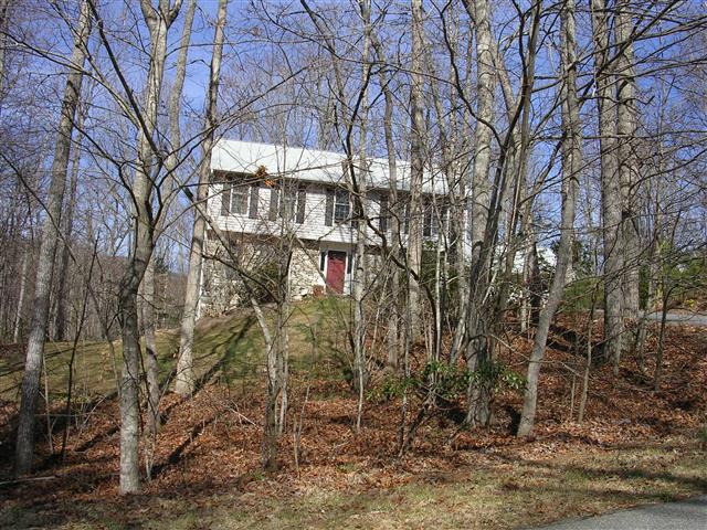 A picture of the property located at 18 SPRING HOLLOW LN, FAIRVIEW NC 28730.