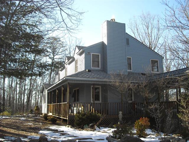 A picture of the property located at 40 SPRING HOLLOW LN, FAIRVIEW NC 28730.