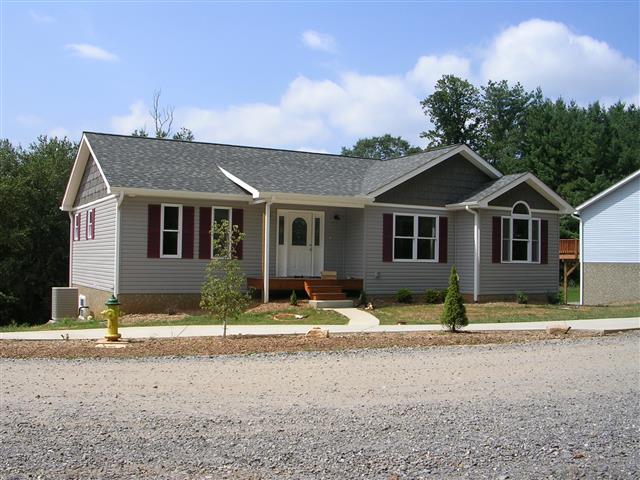 A picture of the property located at 17 HONEY HOLLOW LN, FAIRVIEW NC 28730.
