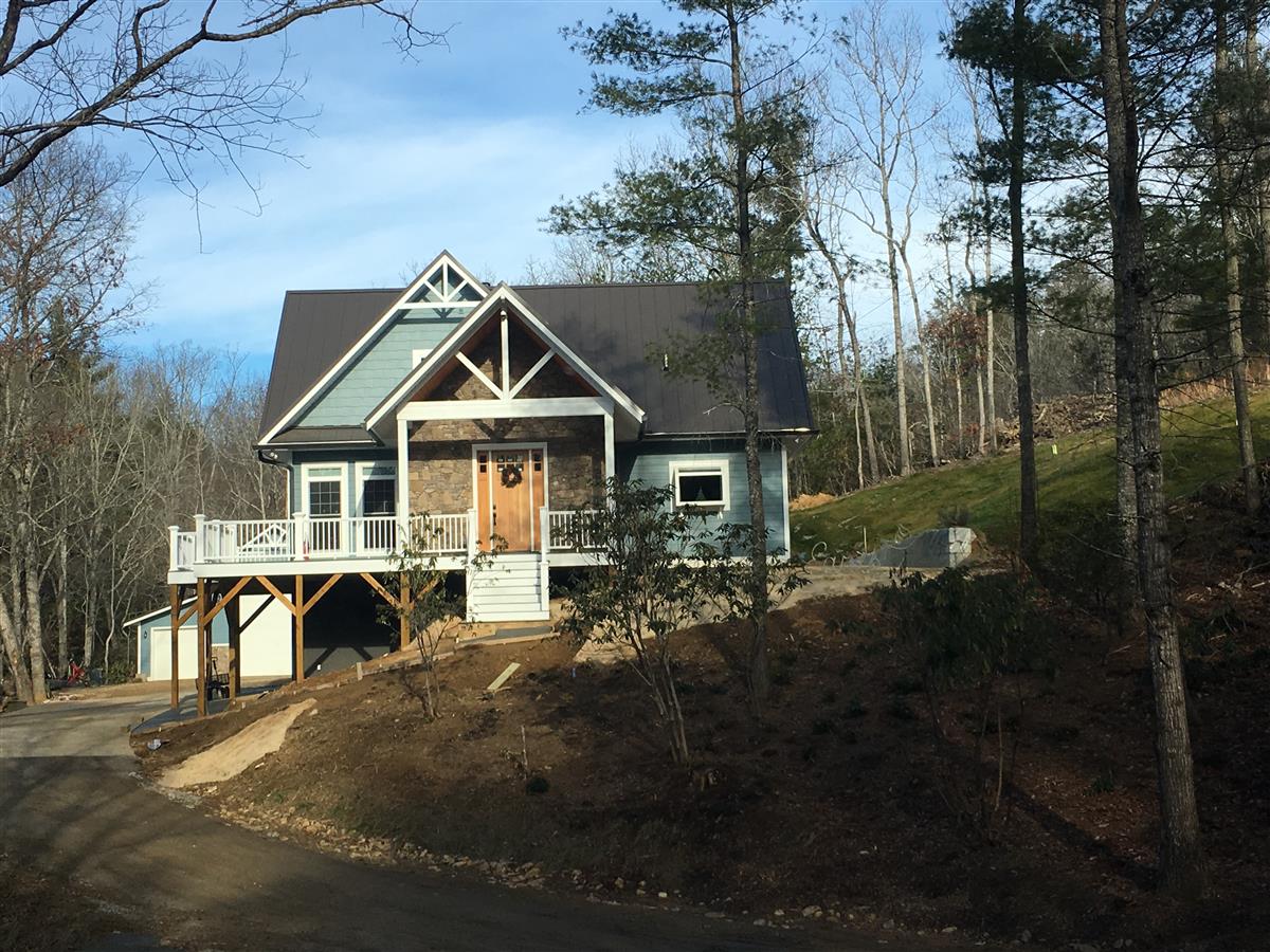 A picture of the property located at 11 BLUE BIRD LN, FAIRVIEW NC 28730.