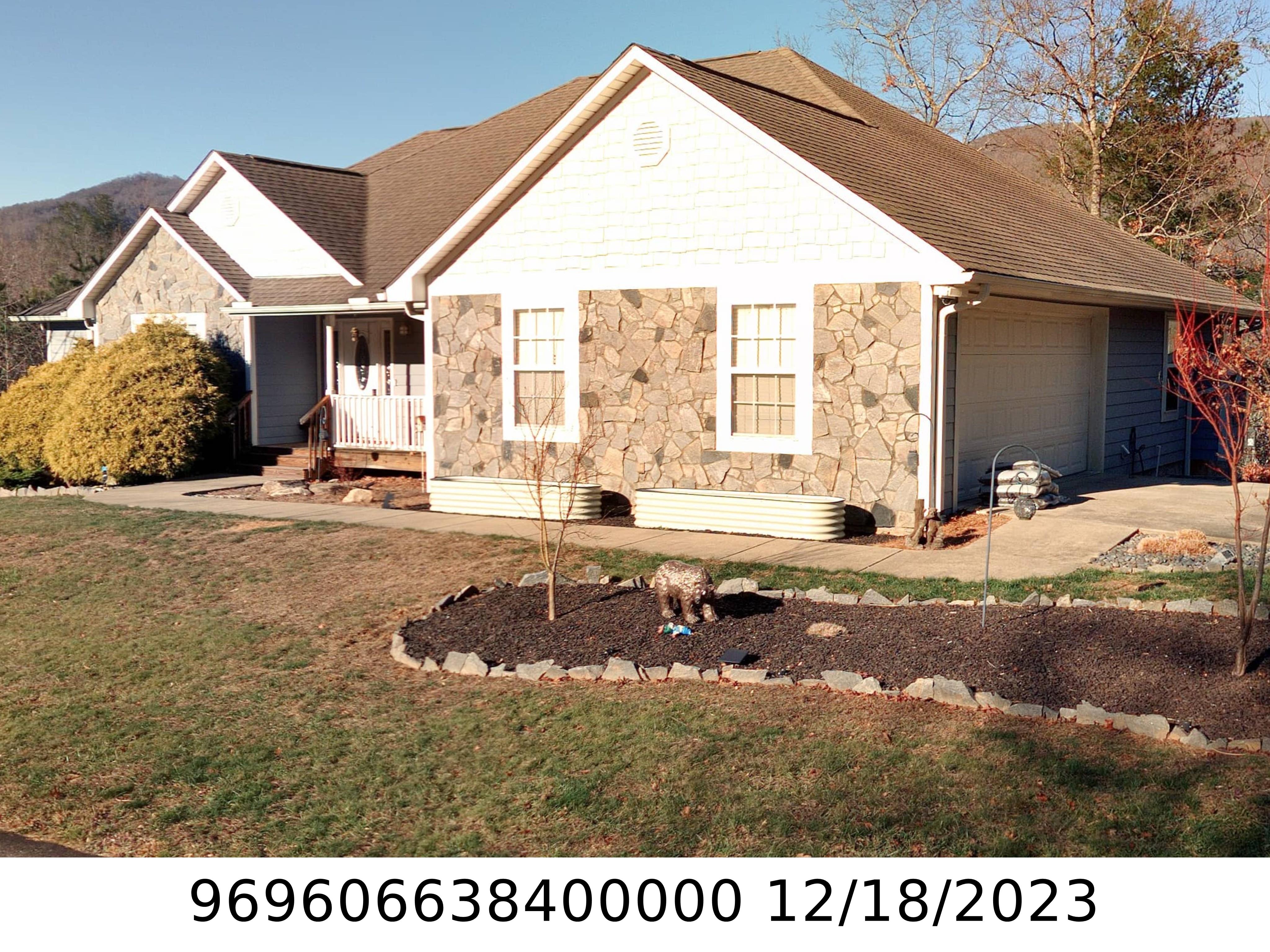 A picture of the property located at 15 CHICKADEE LN, FAIRVIEW NC 28730.
