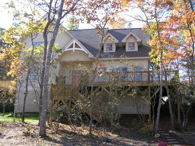 A picture of the property located at 16 NUTHATCH CT, FAIRVIEW NC 28730.