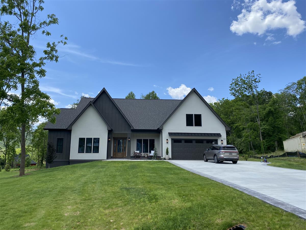 A picture of the property located at 133 ANNABELLE LINN DR, FAIRVIEW NC 28730.