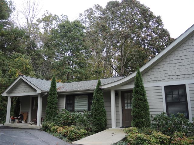 A picture of the property located at 101 ANNABELLE LINN DR, FAIRVIEW NC 28730.