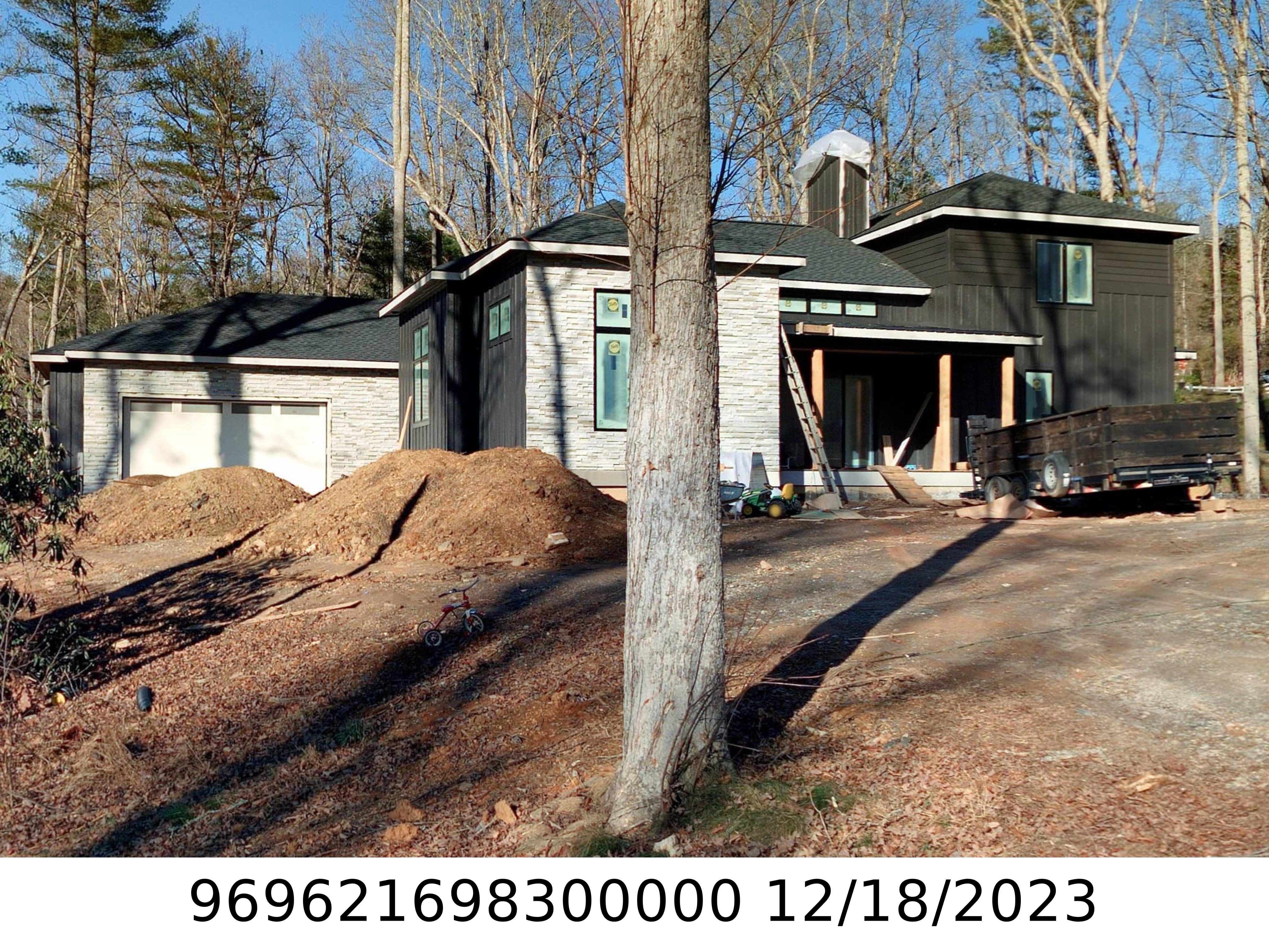 A picture of the property located at 15 TED LINN DR, FAIRVIEW NC 28730.
