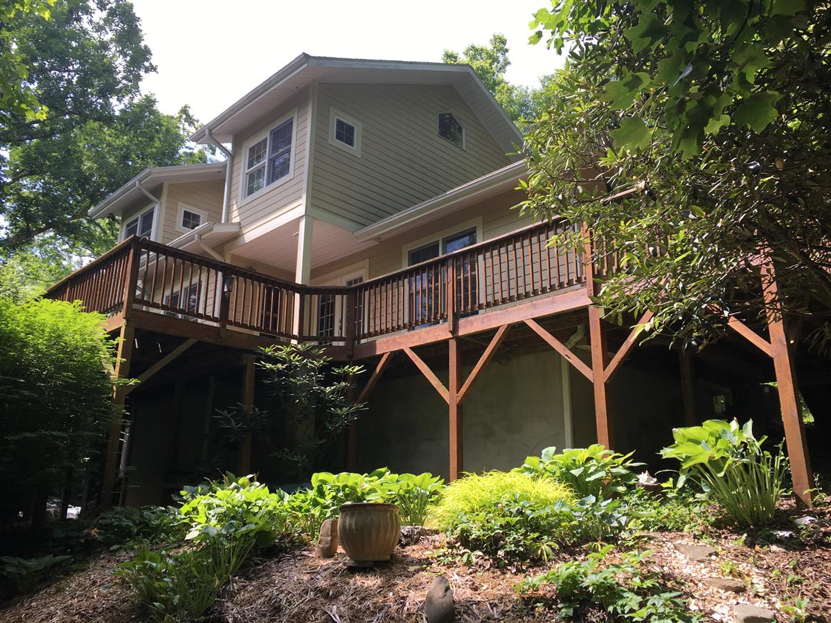 A picture of the property located at 36 WHITAKER VIEW RD, FAIRVIEW NC 28730.