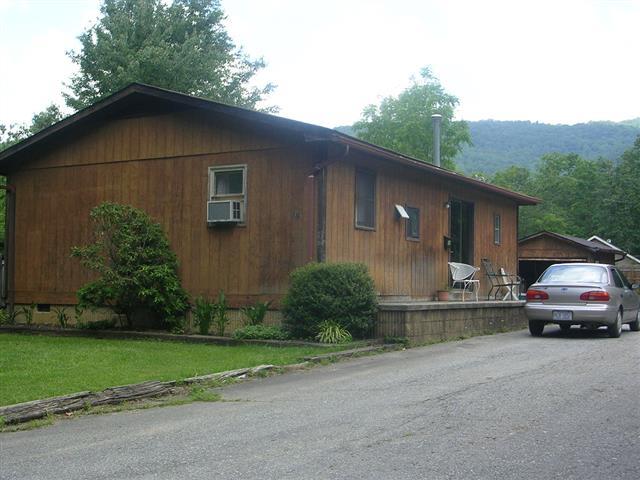 A picture of the property located at 10 AUTUMN MIST DR, FAIRVIEW NC 28730.