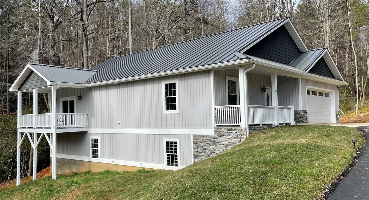 A picture of the property located at 374 GOFORTH TRL, FAIRVIEW NC 28730.