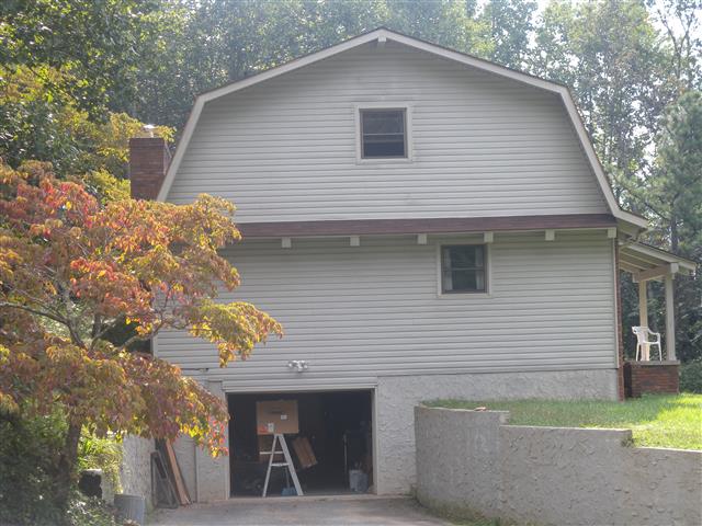 A picture of the property located at 2 WHITAKER CIR, FAIRVIEW NC 28730.
