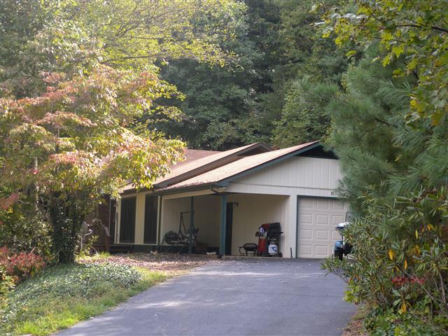 A picture of the property located at 32 WHITAKER VIEW RD, FAIRVIEW NC 28730.