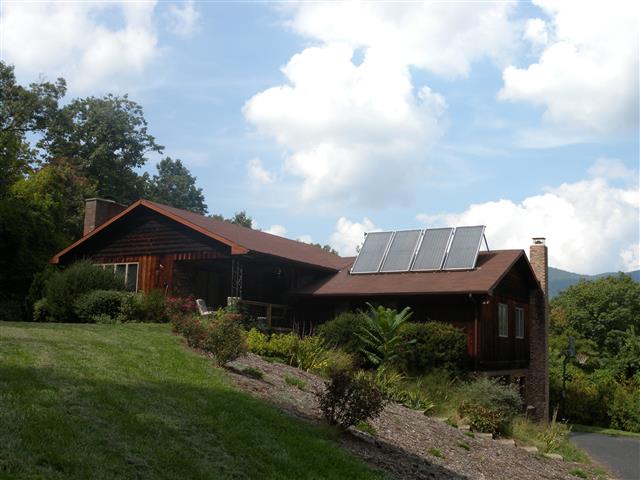 A picture of the property located at 31 WHITAKER VIEW RD, FAIRVIEW NC 28730.