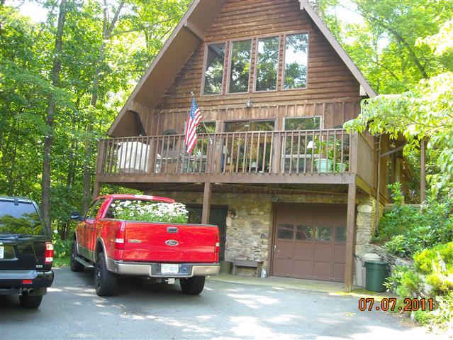 A picture of the property located at 14 WHITAKER VIEW RD, FAIRVIEW NC 28730.