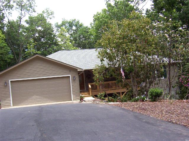 A picture of the property located at 11 WHITAKER VIEW RD, FAIRVIEW NC 28730.