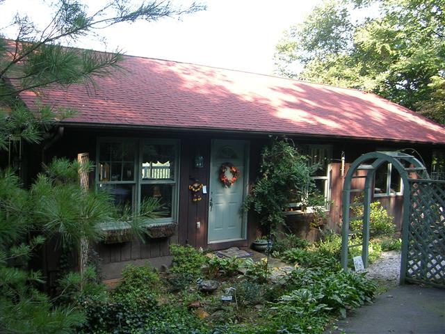 A picture of the property located at 44 WHITAKER CIR, FAIRVIEW NC 28730.