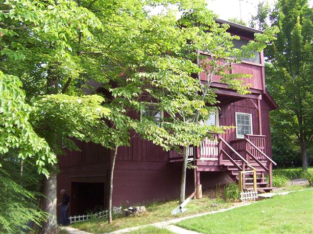 A picture of the property located at 15 WHITAKER CIR, FAIRVIEW NC 28730.