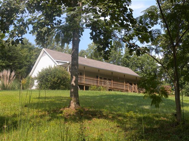 A picture of the property located at 27 WHITAKER CIR, FAIRVIEW NC 28730.