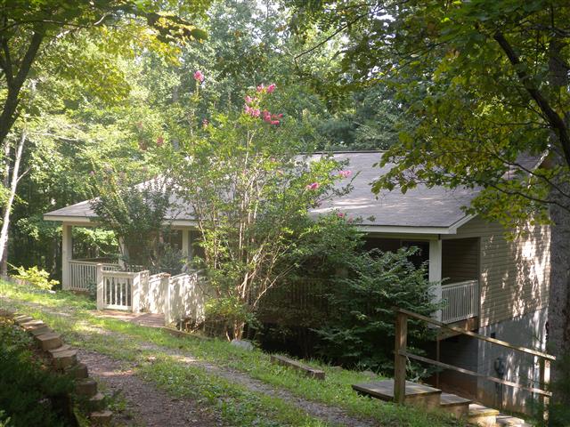 A picture of the property located at 24 WHITAKER CIR, FAIRVIEW NC 28730.