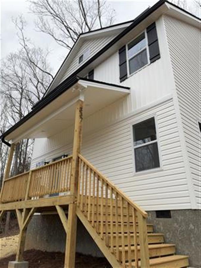 A picture of the property located at 337 GARREN CREEK RD, FAIRVIEW NC 28730.