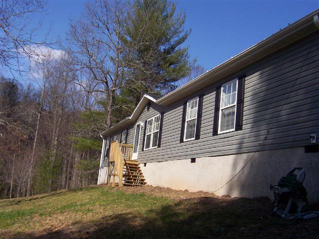 A picture of the property located at 15 FIREFLY HOLLOW DR, FAIRVIEW NC 28730.