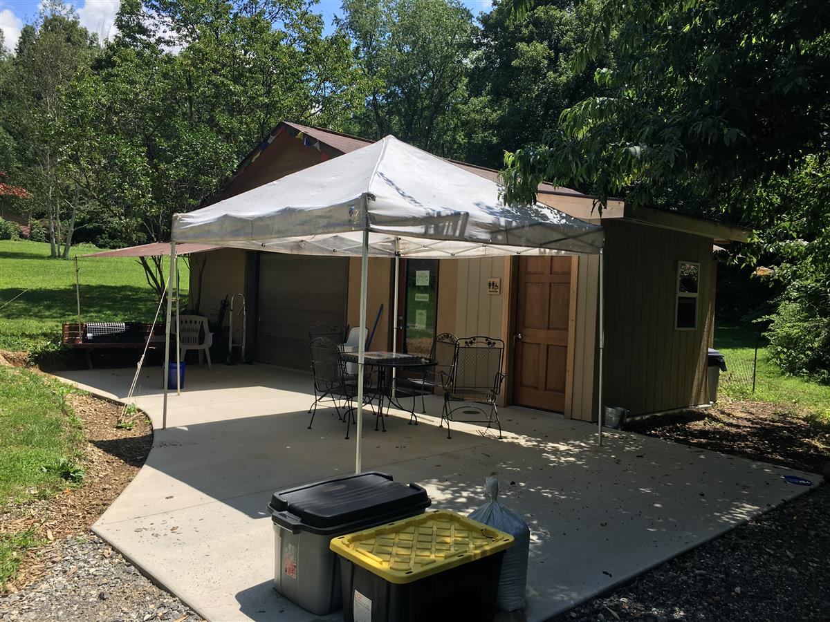 A picture of the property located at 27 FIREFLY HOLLOW DR, FAIRVIEW NC 28730.