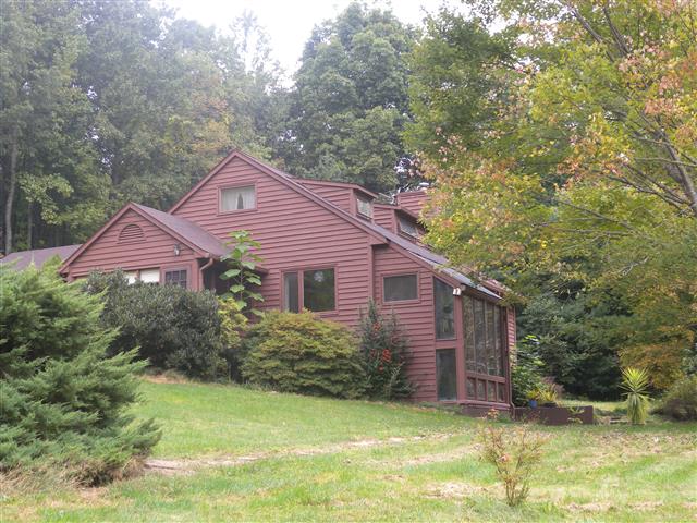 A picture of the property located at 33 FIREFLY HOLLOW DR, FAIRVIEW NC 28730.