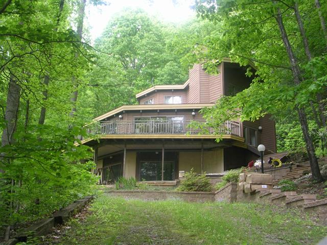 A picture of the property located at 32 BOBCAT LN, FAIRVIEW NC 28730.